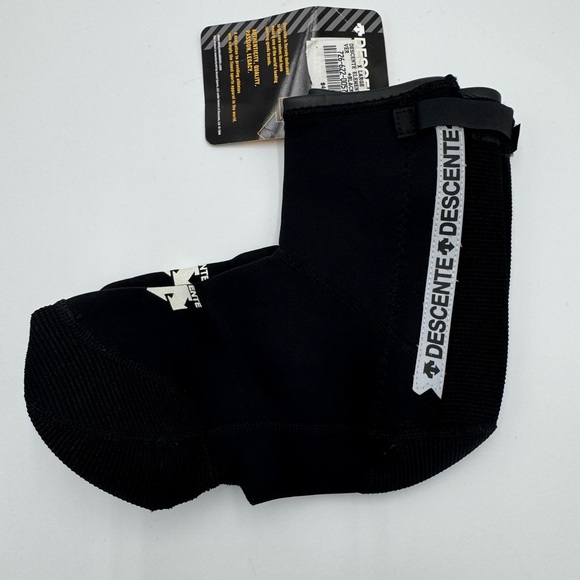 Descente Element Black Cycling Shoe Cover NWT - Picture 3 of 3